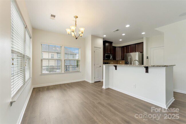 Building Photo - 1818 Fleetwood Dr