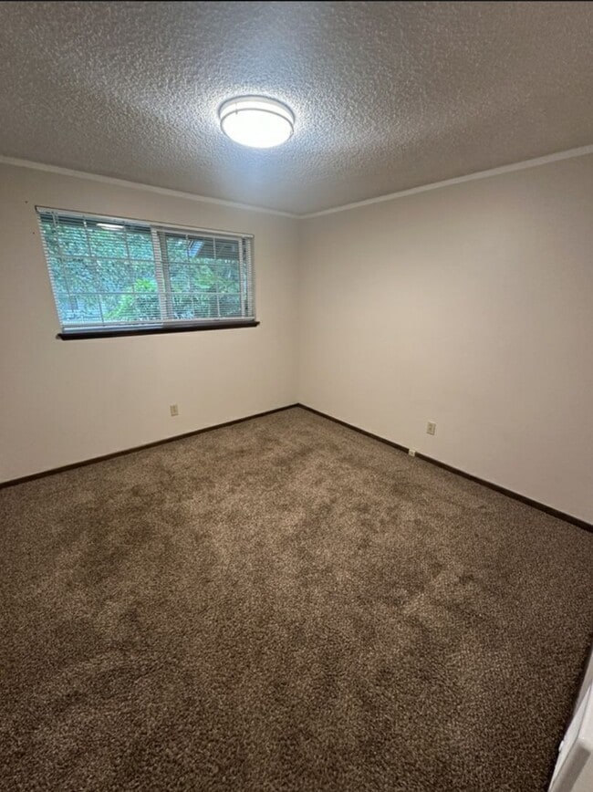 Building Photo - 3 Bed, 2 Bath Ranch in Hazel Dell!