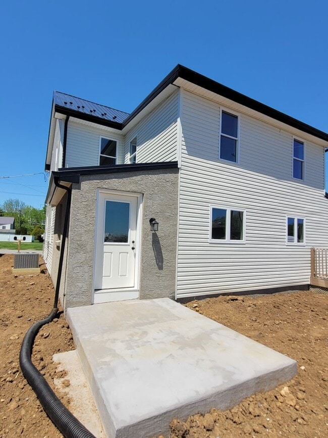 Building Photo - Newly renovated 3 bedroom Townhome - Gordonville