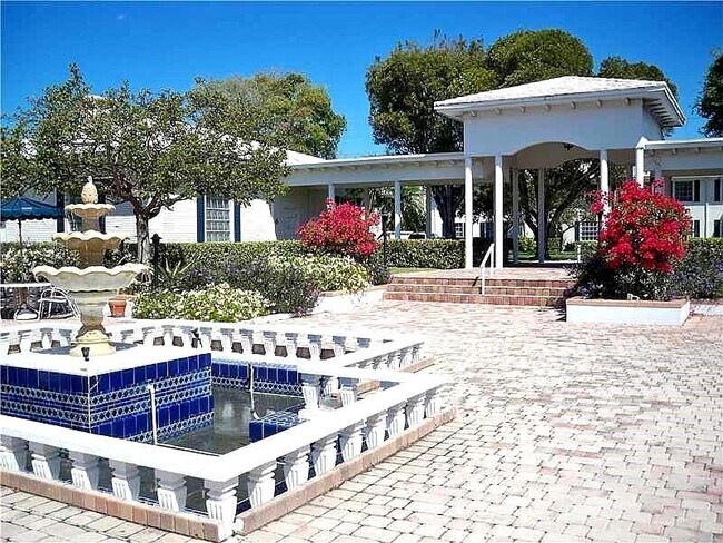 Building Photo - 2191 NE 68th St