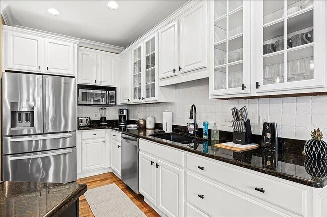 Building Photo - 1515 Town Commons Dr
