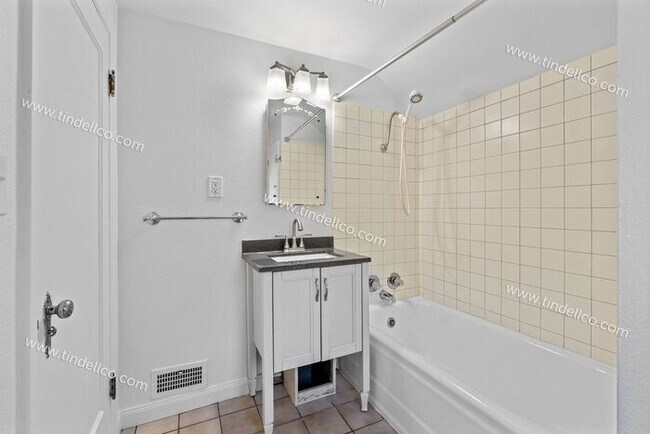 Building Photo - Three Bedroom Cape Cod with Yard in Highly...