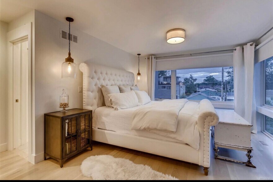 Building Photo - 3528 Stuart St