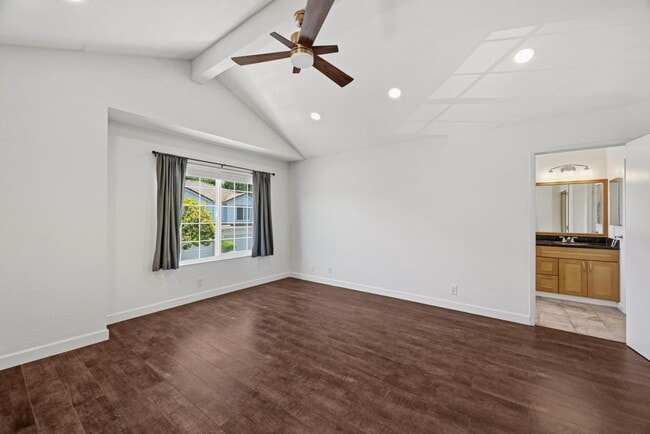 Building Photo - 1286 Crestpoint Dr