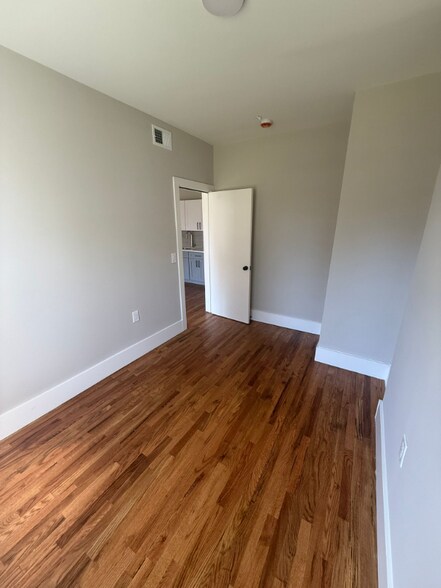 Building Photo - 501 W 7th St