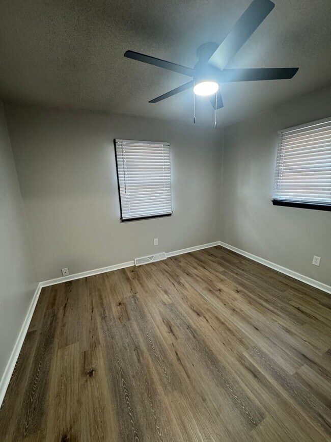 Building Photo - 2812 Mulberry Rd