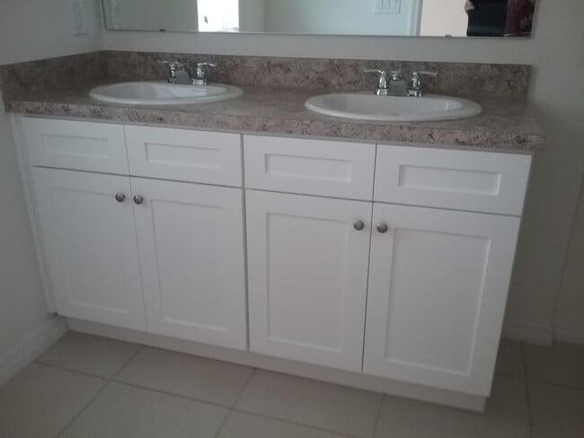 Building Photo - 3 Bedroom 2.5 Bath Townhouse in Turtle Cre...