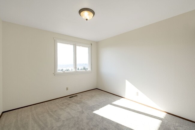 Building Photo - CLICK "REQUEST A TOUR" NOW!