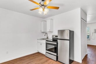 Building Photo - Studio Apartment in Hollister, MO -  near  College of the Ozarks, Affordable Living- All Utilitie...