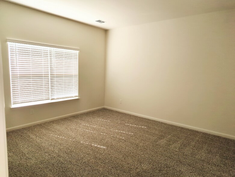 Building Photo - 4702 Hoover Ct