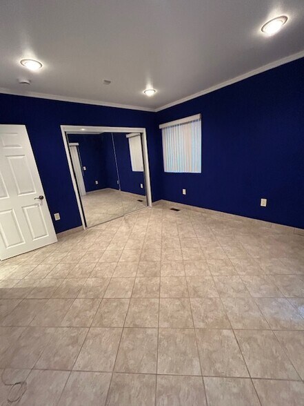 Building Photo - 4911 San Rafael Ave