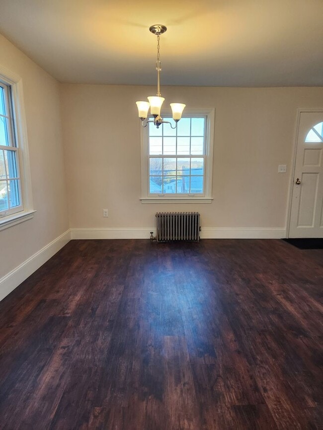 Building Photo - 344 Woodland View Dr