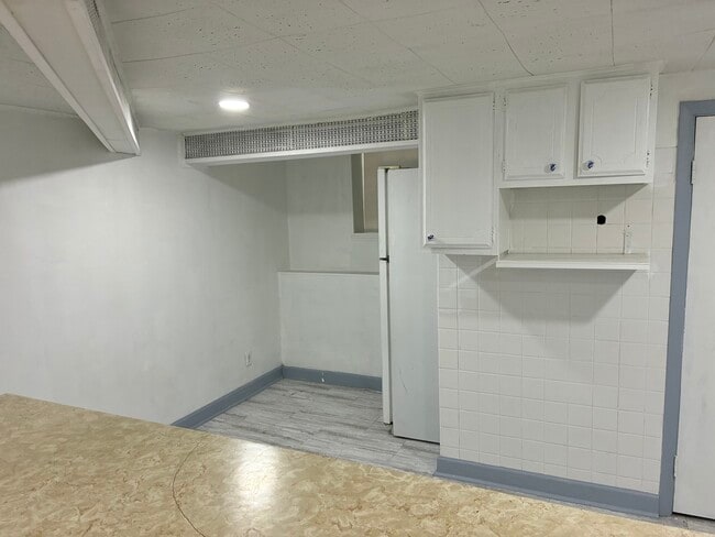 Building Photo - 6246 N Oakley Ave