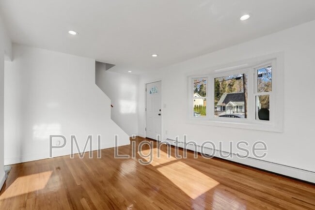 Building Photo - 25 Thorney Ave