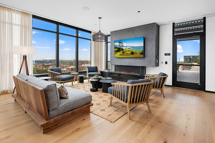 Resident Lounge - 1431 W Lake St