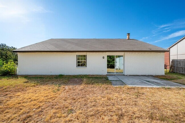 Building Photo - 2215 Overbrook Dr