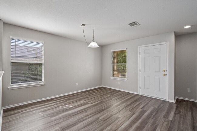 Building Photo - 142 Jack Rabbit Ln