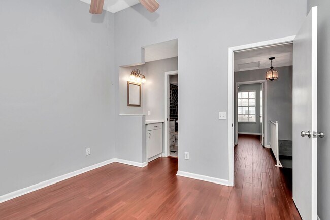 Building Photo - South Tampa 2 Bedroom w/ Office 2 Bathroom Townhome