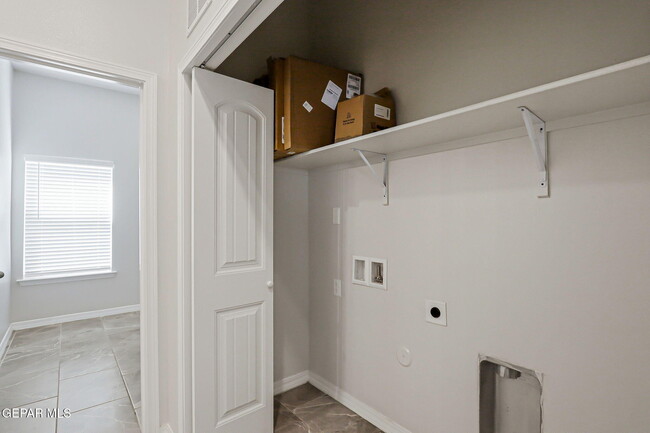 Building Photo - 928 Keenland Ave