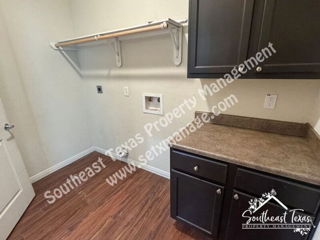 Building Photo - 820 Stilwell Blvd