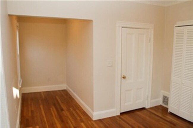 Building Photo - 109 Magoun Ave