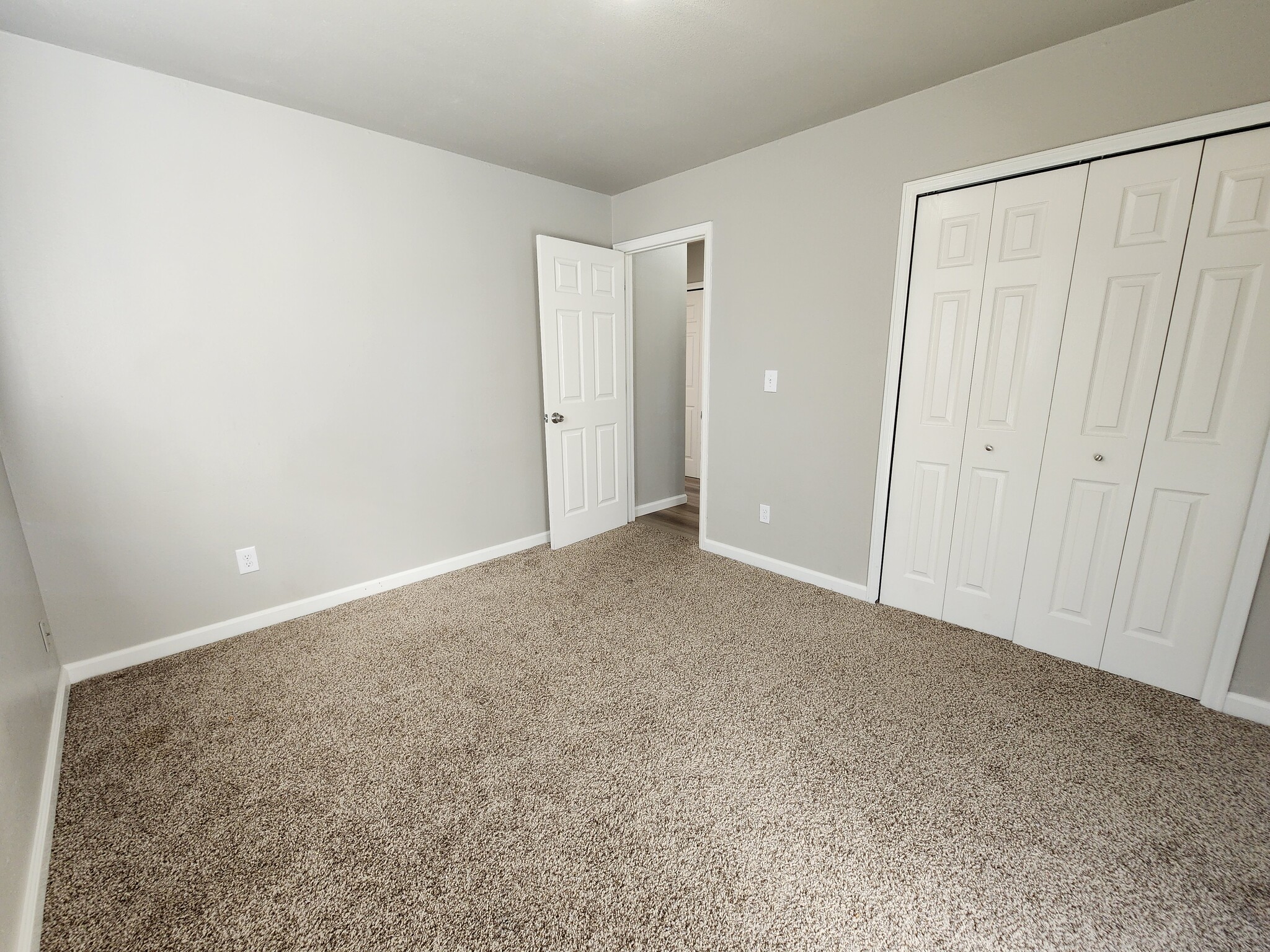 Building Photo - 2874 Carmel Cir