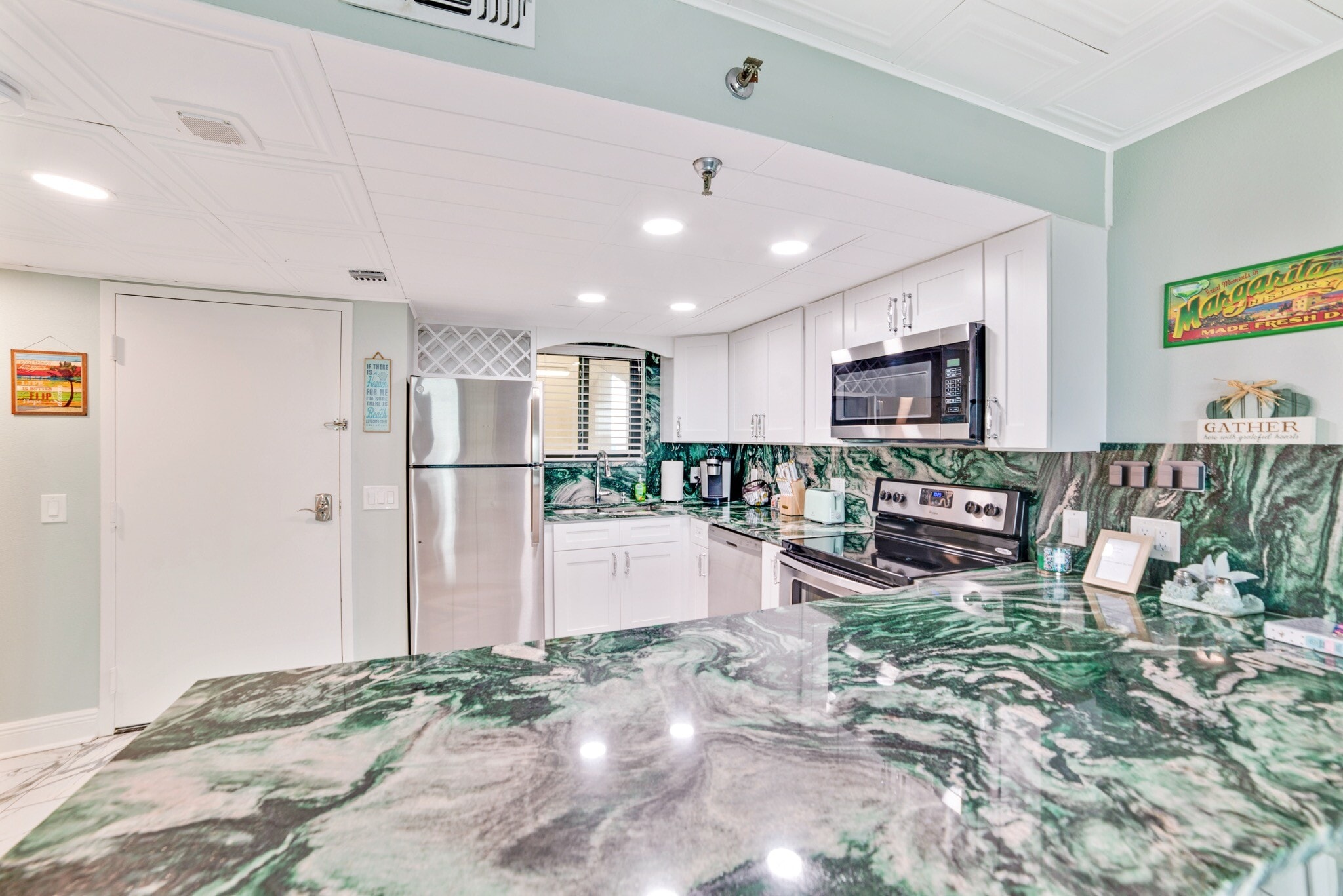 Building Photo - 5915 Sea Ranch Dr