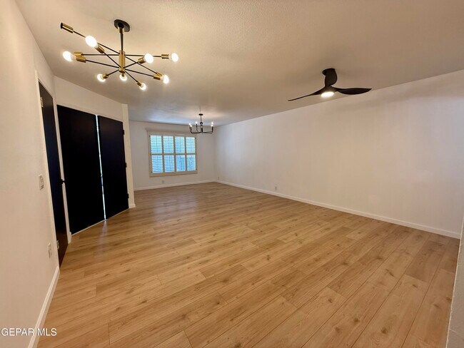 Building Photo - 1649 Lomaland Dr