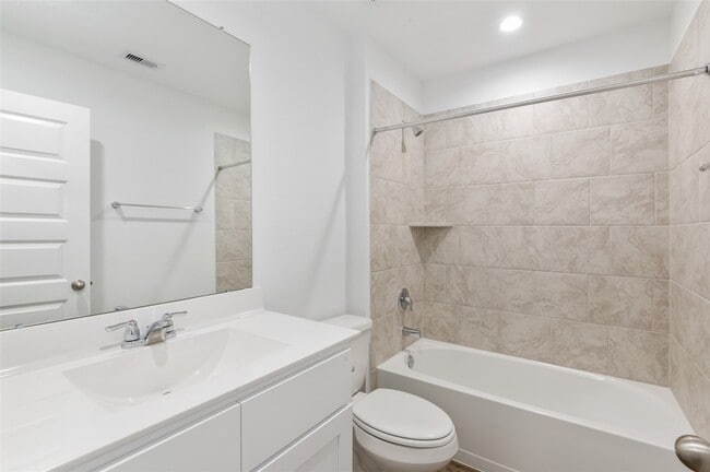 Building Photo - 7418 Elm Lndg Ln