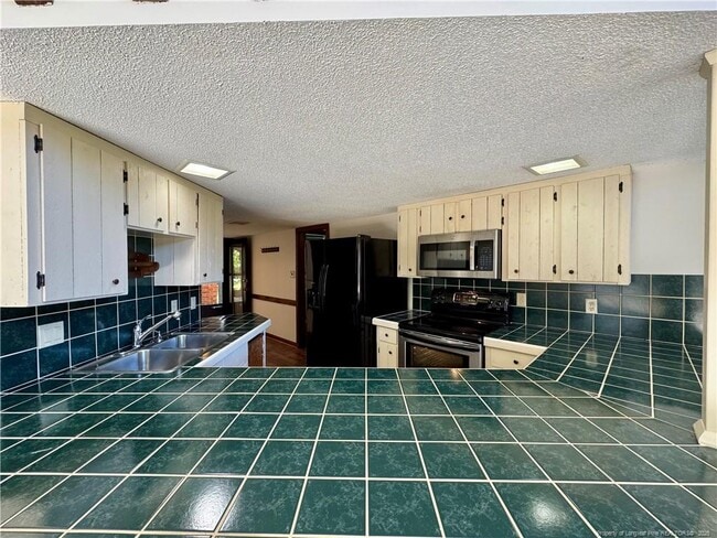 Building Photo - 679 Rosebud Ct