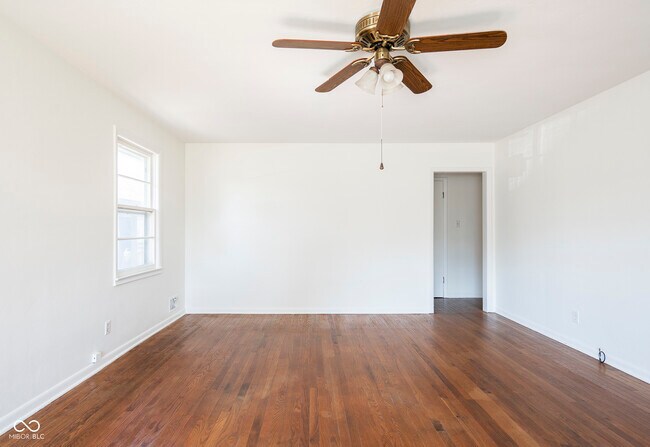 Building Photo - 370 N Bazil Ave
