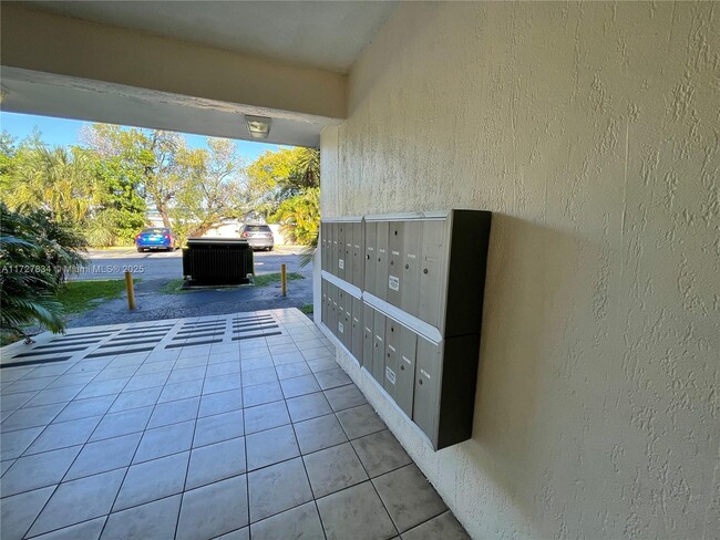 Building Photo - 4265 NW S Tamiami Canal Dr