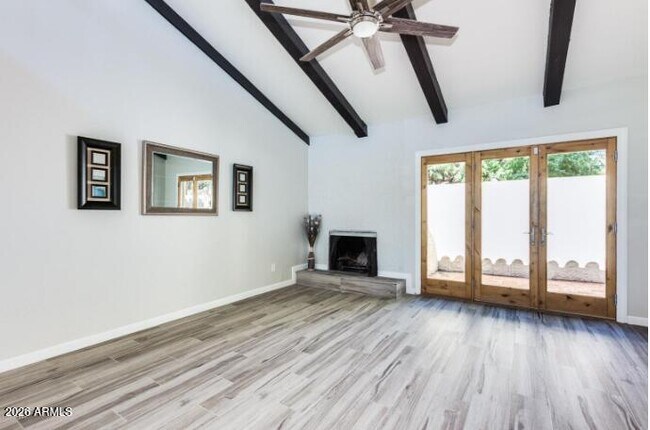 Building Photo - 2 E Loma Ln