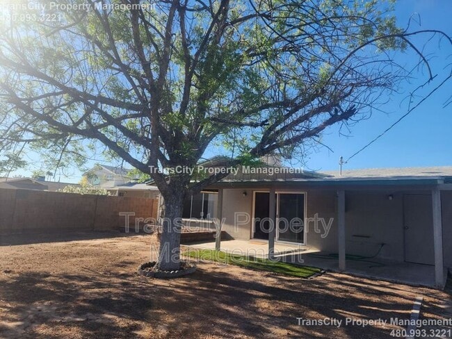 Building Photo - 128 E Ellis Dr