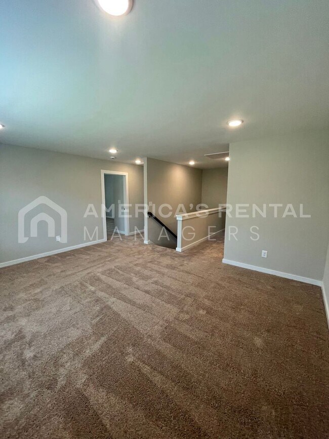 Building Photo - 151 Kings Wy