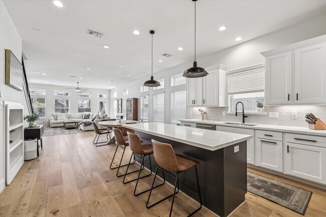 Building Photo - 1144 W 24th St