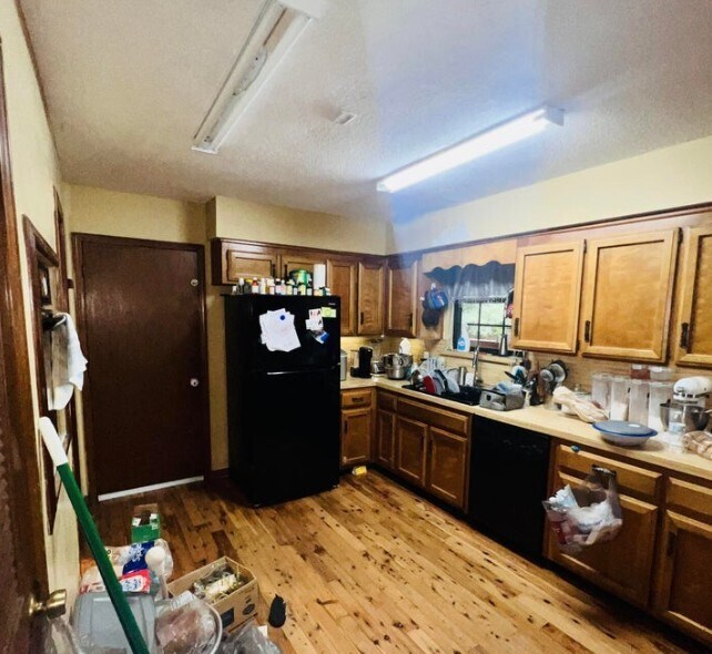 Building Photo - 302 Bernard Rd