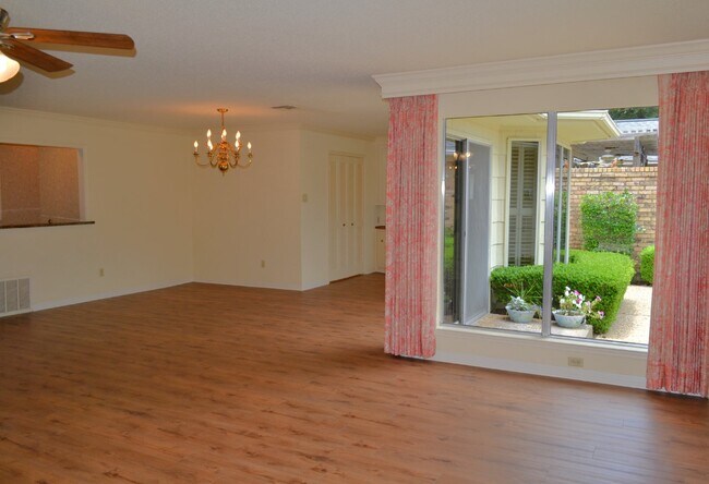 Building Photo - Charming 2 Bed, 2 Bath Home in Waco - Perf...