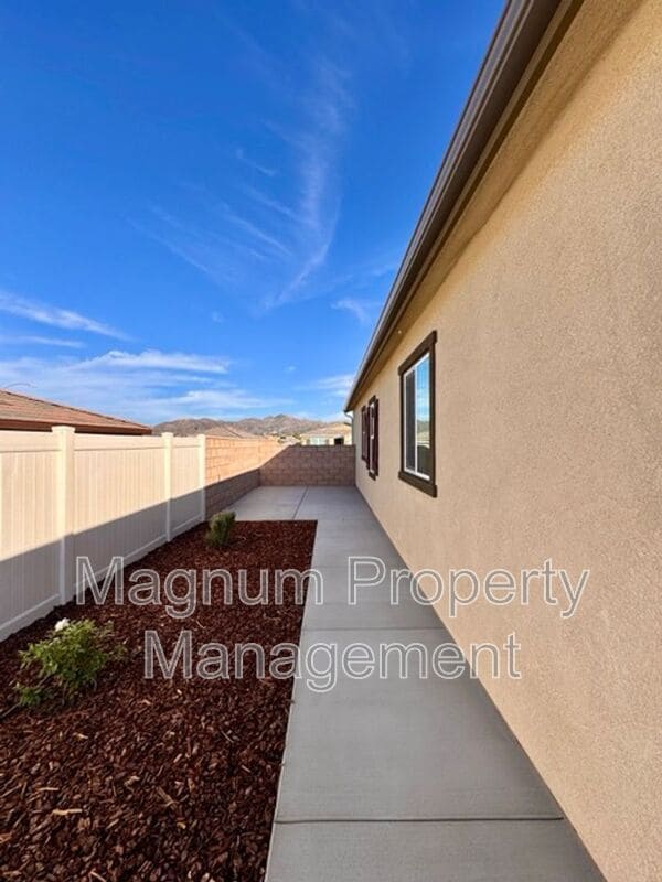 Building Photo - 22691 Hilltopper Wy