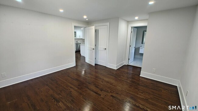 Building Photo - 42 Poe Ct
