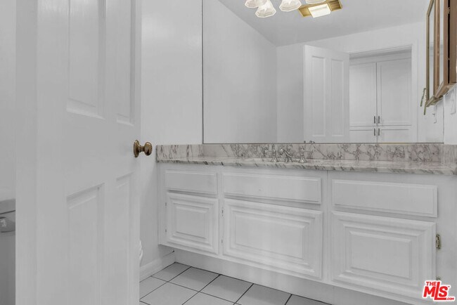 Building Photo - 8642 Gregory Wy