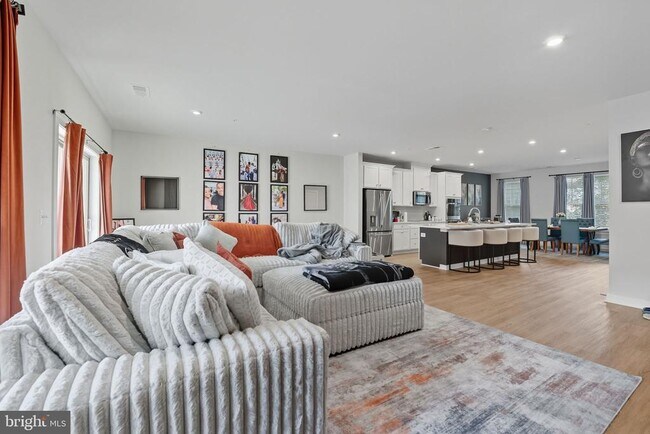 Building Photo - 709 Thomas Ln