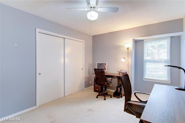 Building Photo - 6050 Grelot Rd