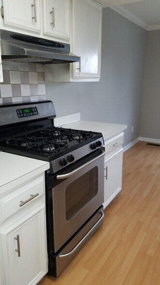 Kitchen - 3541 Burbank Dr
