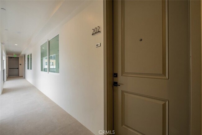 Building Photo - 10218 Fernglen Ave