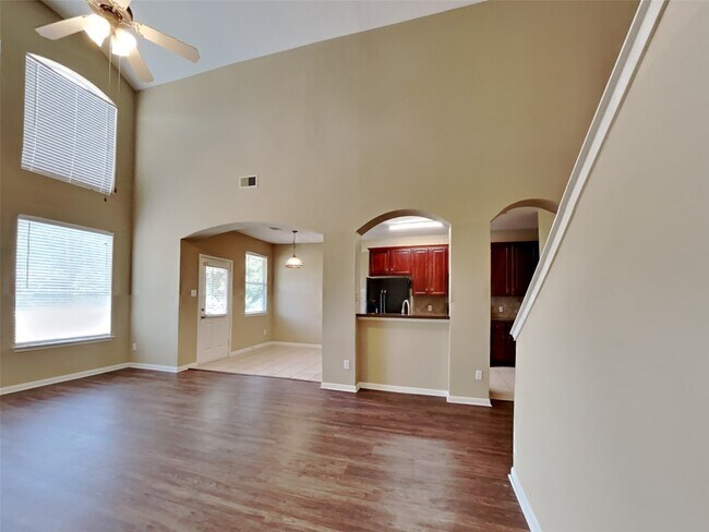 Building Photo - 912 Summer Wood Blvd