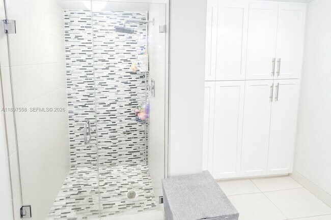 Building Photo - 3610 Yacht Club Dr