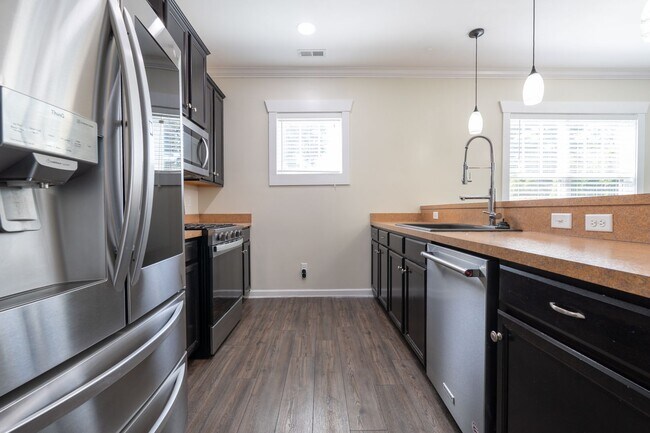 Building Photo - MOVE IN READY 3 Bedroom in the Heart of Western Branch!