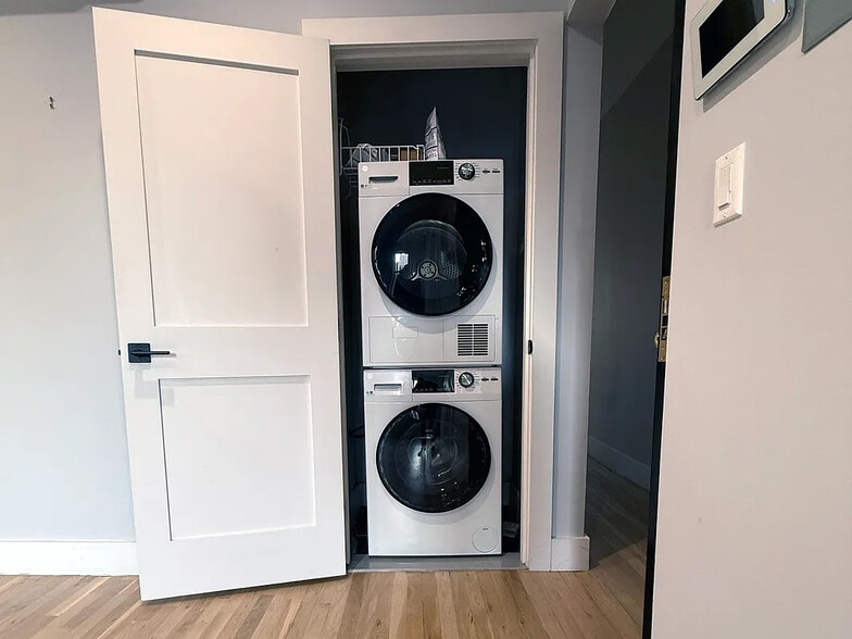 Building Photo - 461 3rd Ave