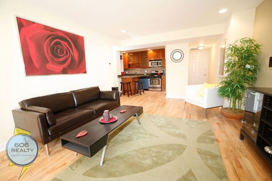 Building Photo - 6954 N Greenview Ave